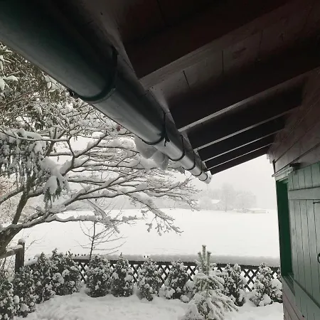 Waldchalet Am Eichhof Dağ evi